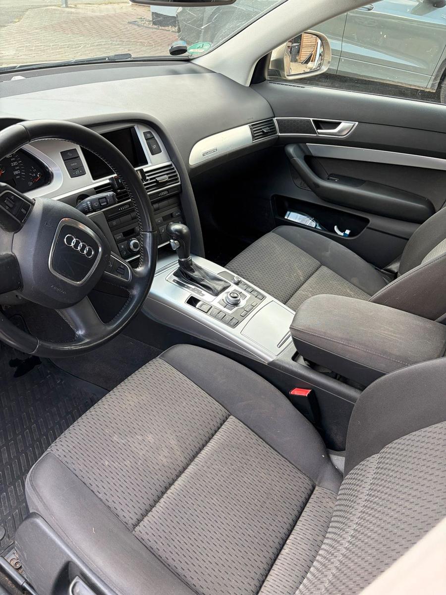 Audi Quattro 2011 — interior