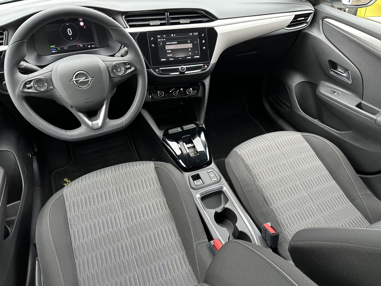 Fahrzeugabbildung Opel Corsa e Edition ALLWETTER+CARPLAY+DAB+1HD+16ZOLL