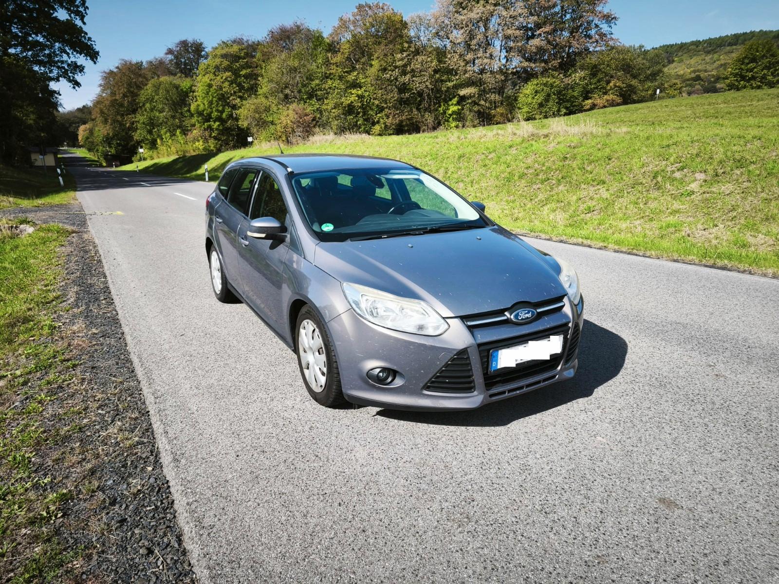 Ford Focus 2011 — rear view