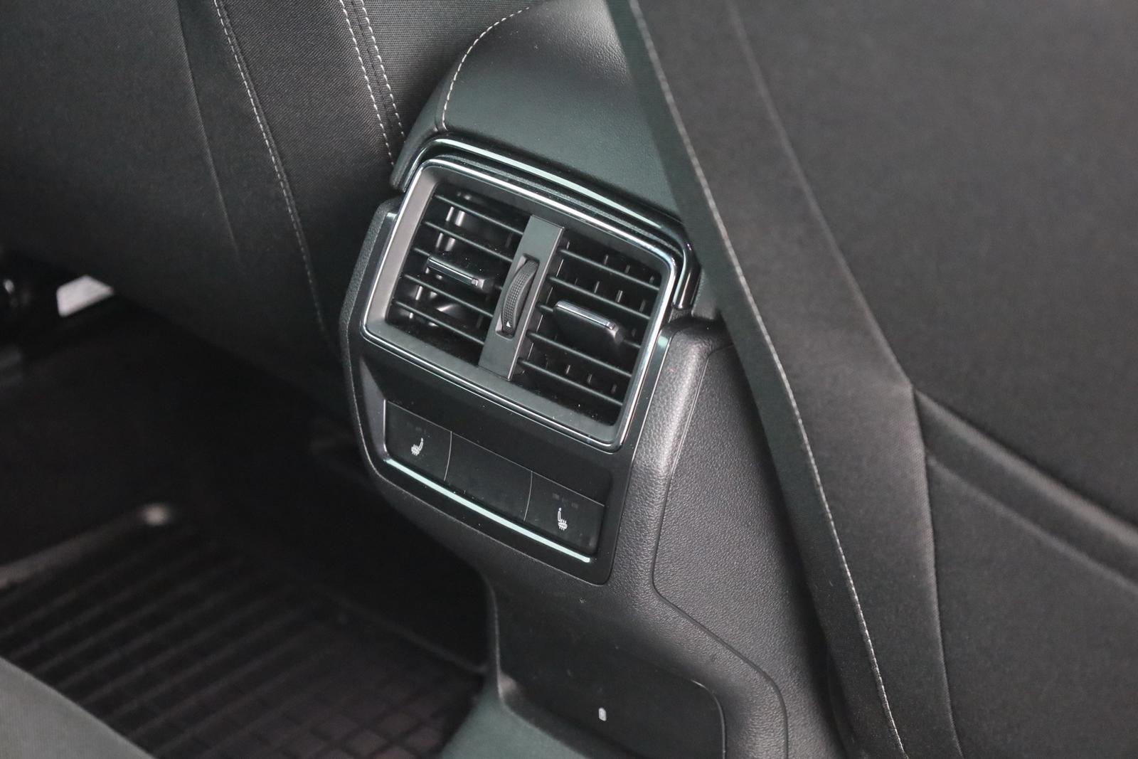 Skoda Karoq 1.5 TSI DSG Sportline LED ACC Kamera Navi