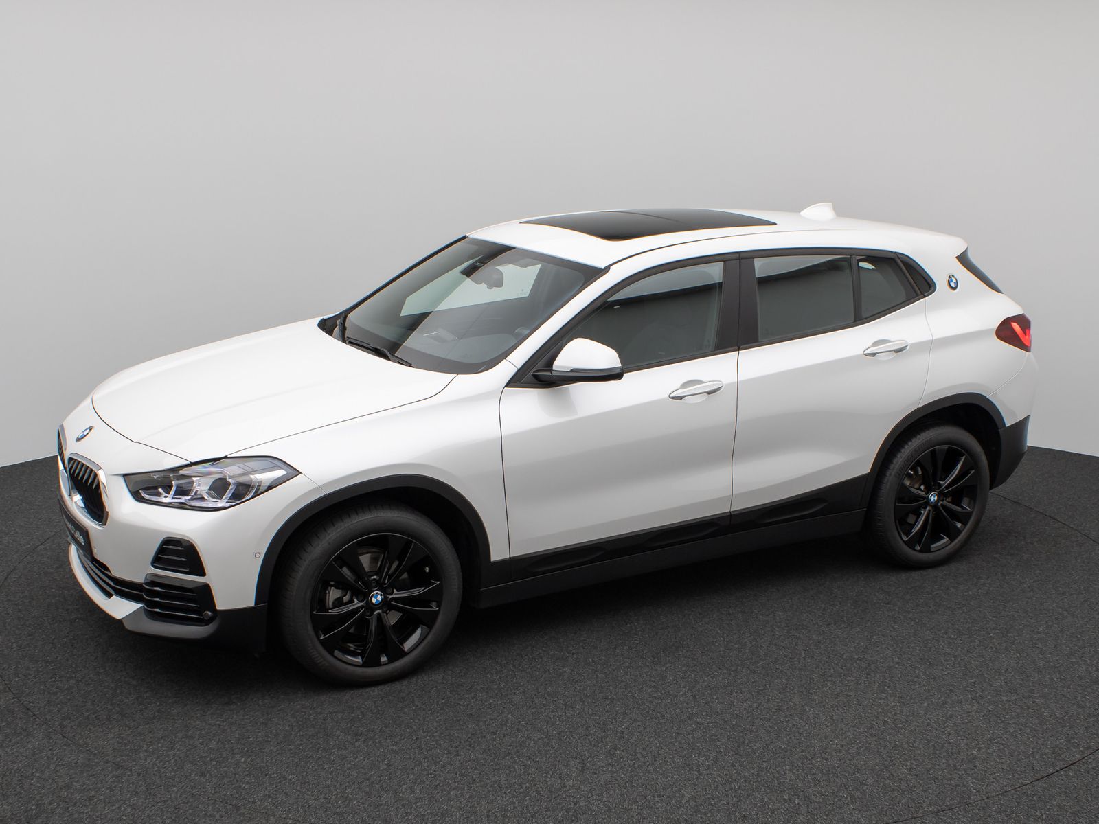Fahrzeugabbildung BMW X2 sD18i Panorama Kamera DAB HiFi Komfort MSport