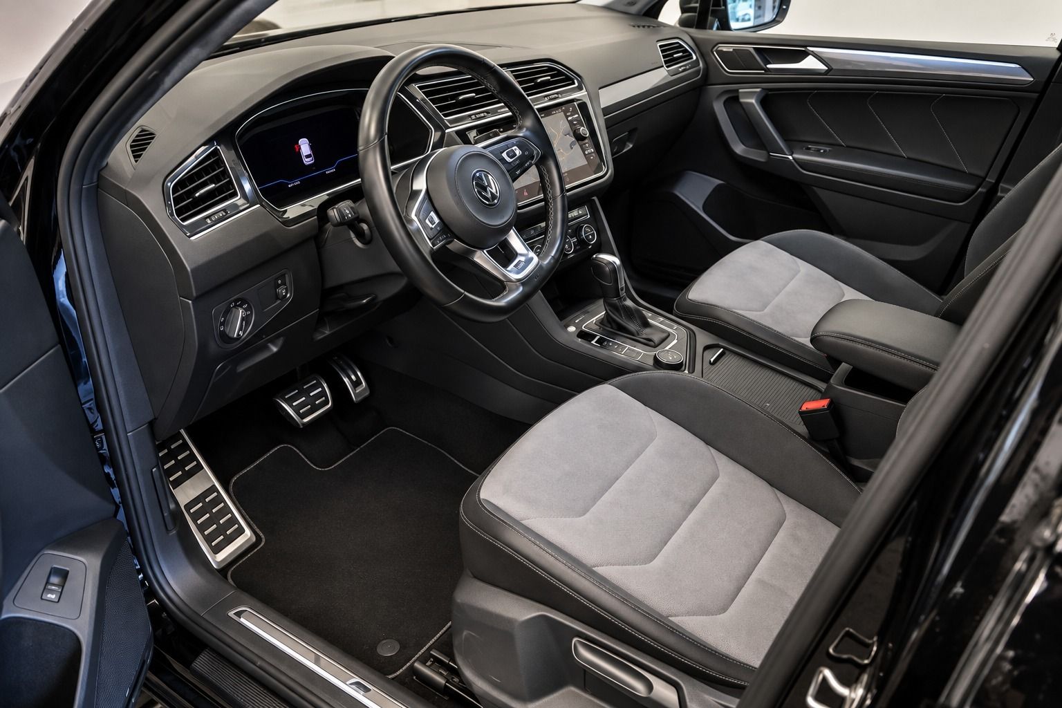Fahrzeugabbildung Volkswagen Tiguan Allspace 20TDI 4Motion R Line 7-SITZE HUD