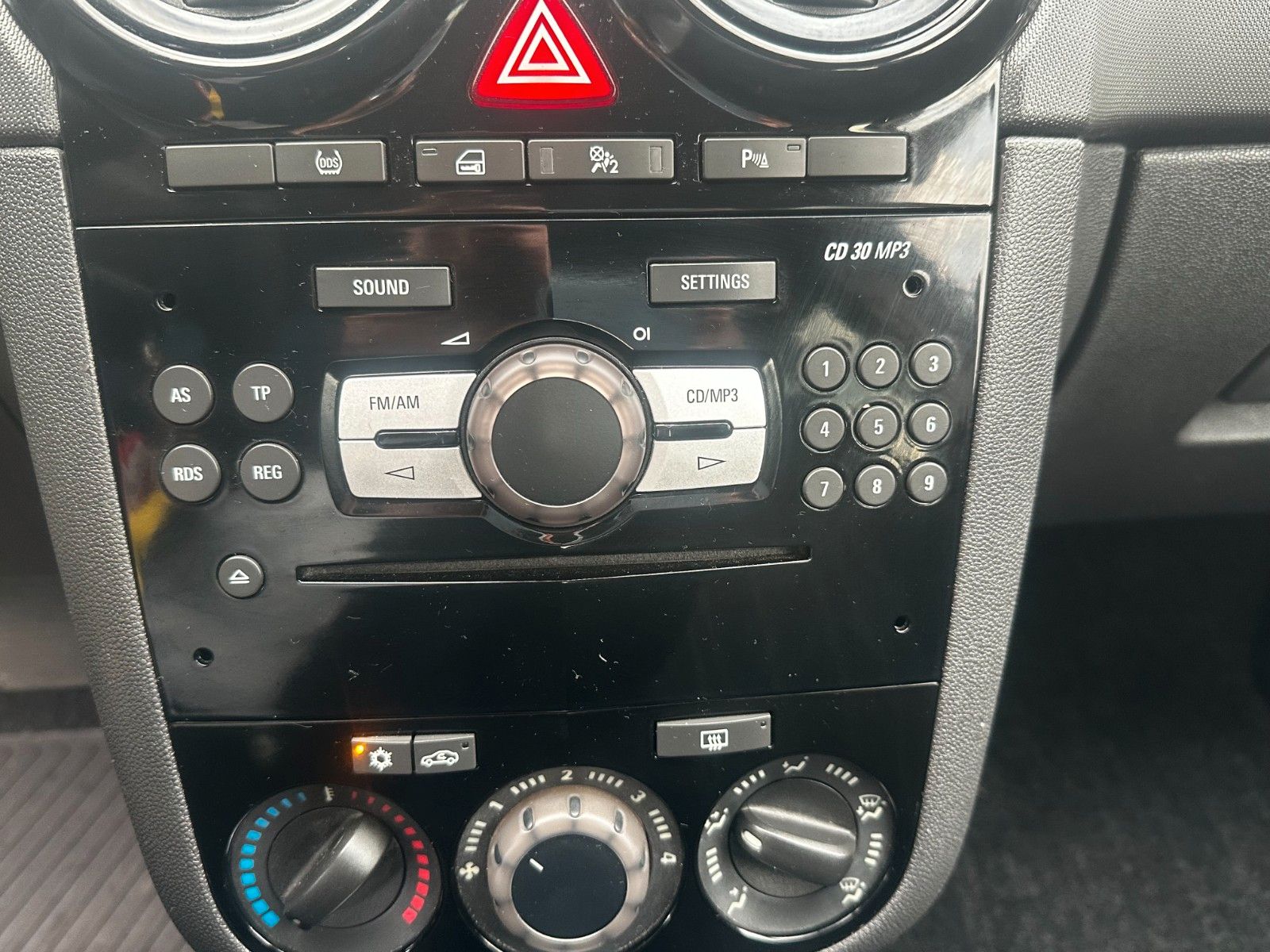 Fahrzeugabbildung Opel Corsa D Edition Automatik, Klima