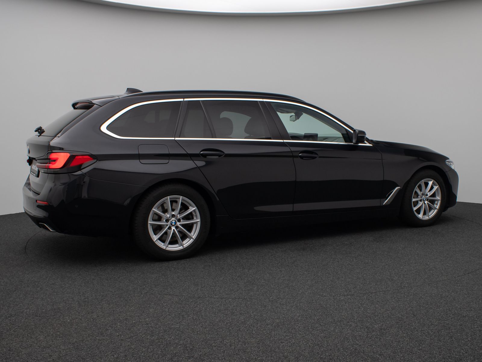 Fahrzeugabbildung BMW 530d  Panorama Kamera Laser HUD DAB HiFi Komfort