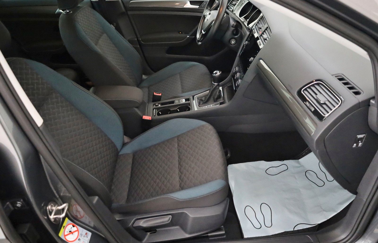 Fahrzeugabbildung Volkswagen Golf VII Lim. IQ.DRIVE BM Navi,SH,ACC,ParkAssist