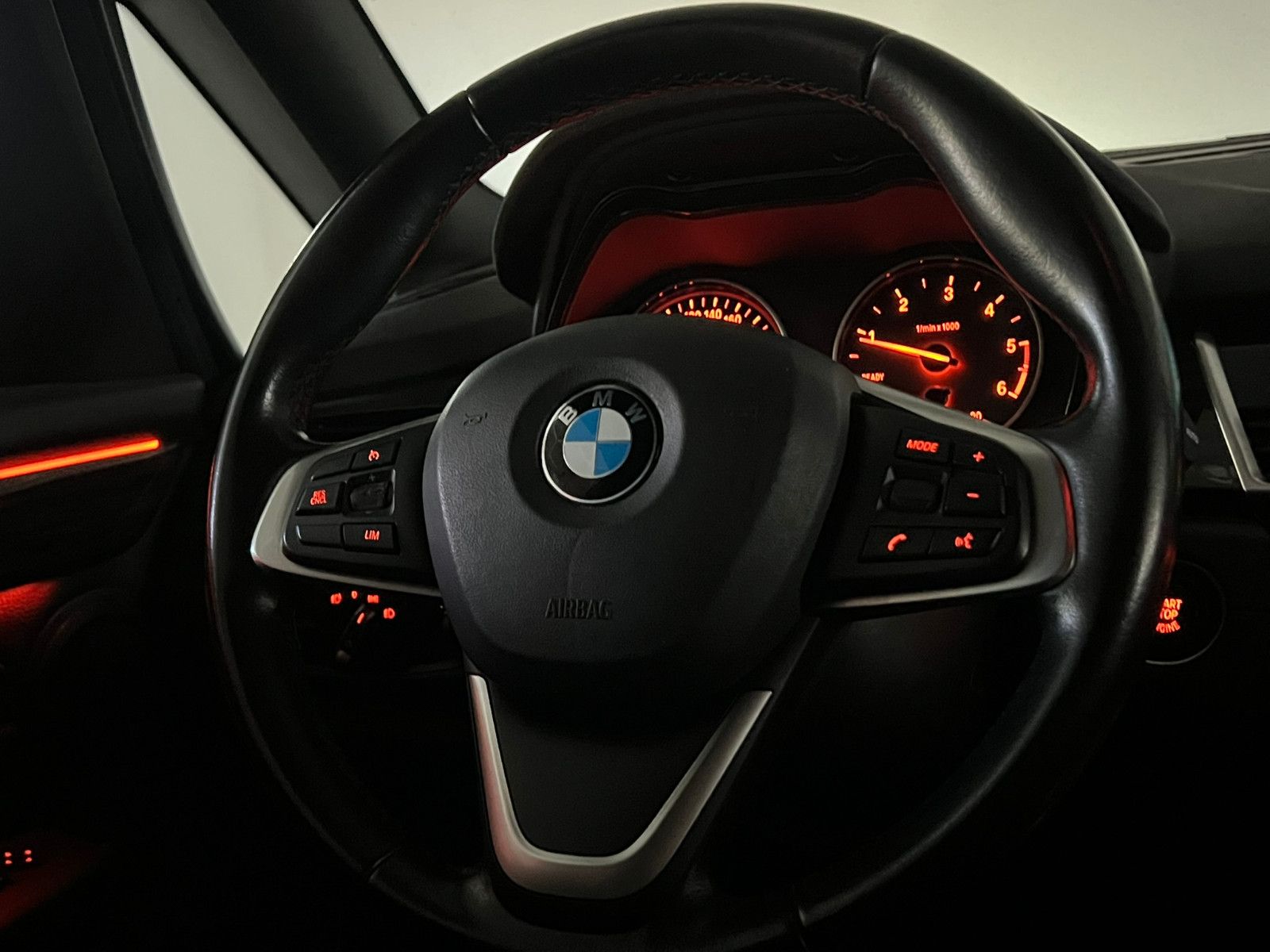 Fahrzeugabbildung BMW 218 d Gran Tourer LUXURY Line/PANO/LED/7-SITZER