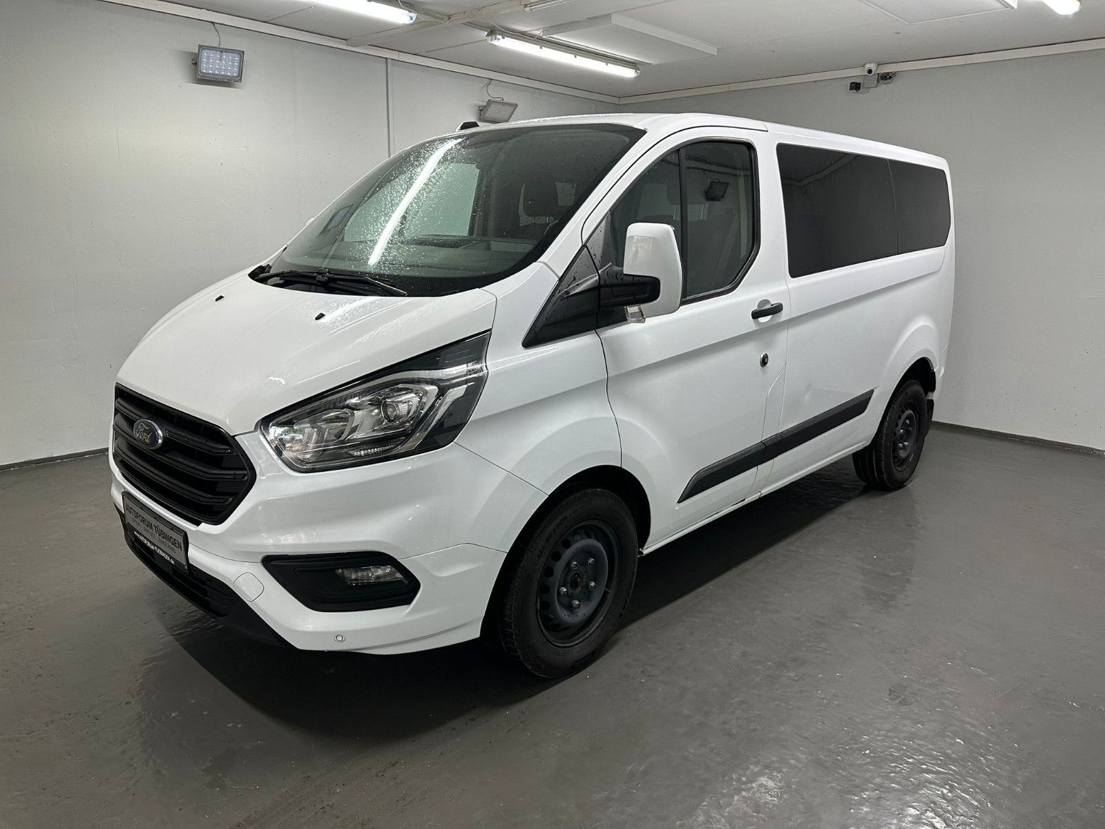 Fahrzeugabbildung Ford Transit Custom 320 L1H1 9-SITZE*2xKLIMA*TEMPO*ZH