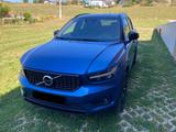 Volvo XC40 R-Design / LED / AHK / 8-Fach bereift - Volvo XC40 von privat