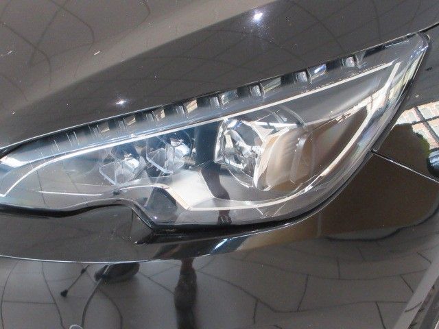 Fahrzeugabbildung Peugeot 308 ALLURE 1.2T NAVI/LED/PANO/LEDER/PDC/ACC/17"