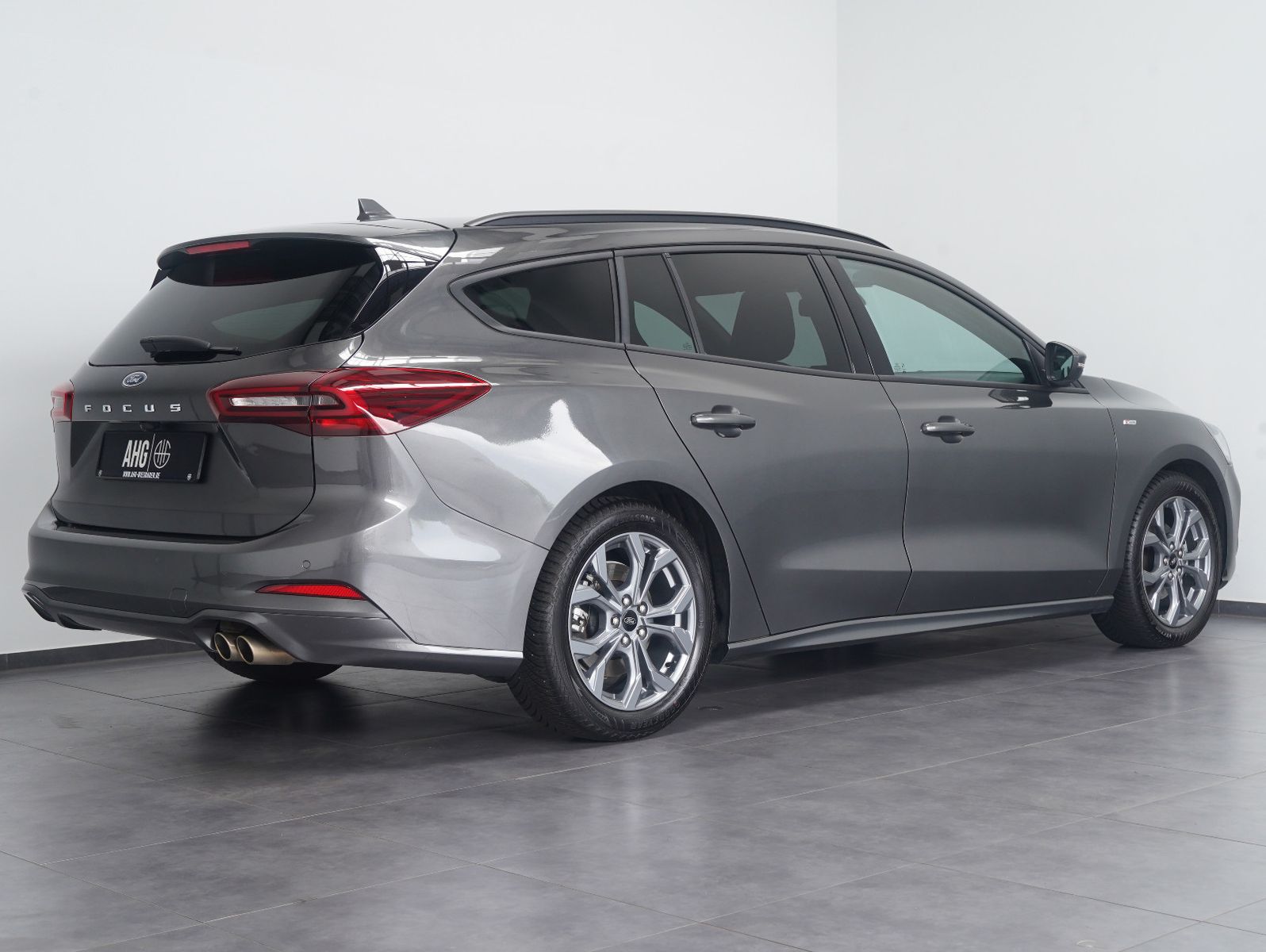 Fahrzeugabbildung Ford Focus Turnier ST-Line X 1.0 EcoBoost Mild-Hybrid
