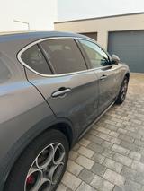 Alfa Romeo Stelvio 2.0 Turbo 16V 147kW Super AT8-Q4 Super - graue Alfa Romeo Stelvio