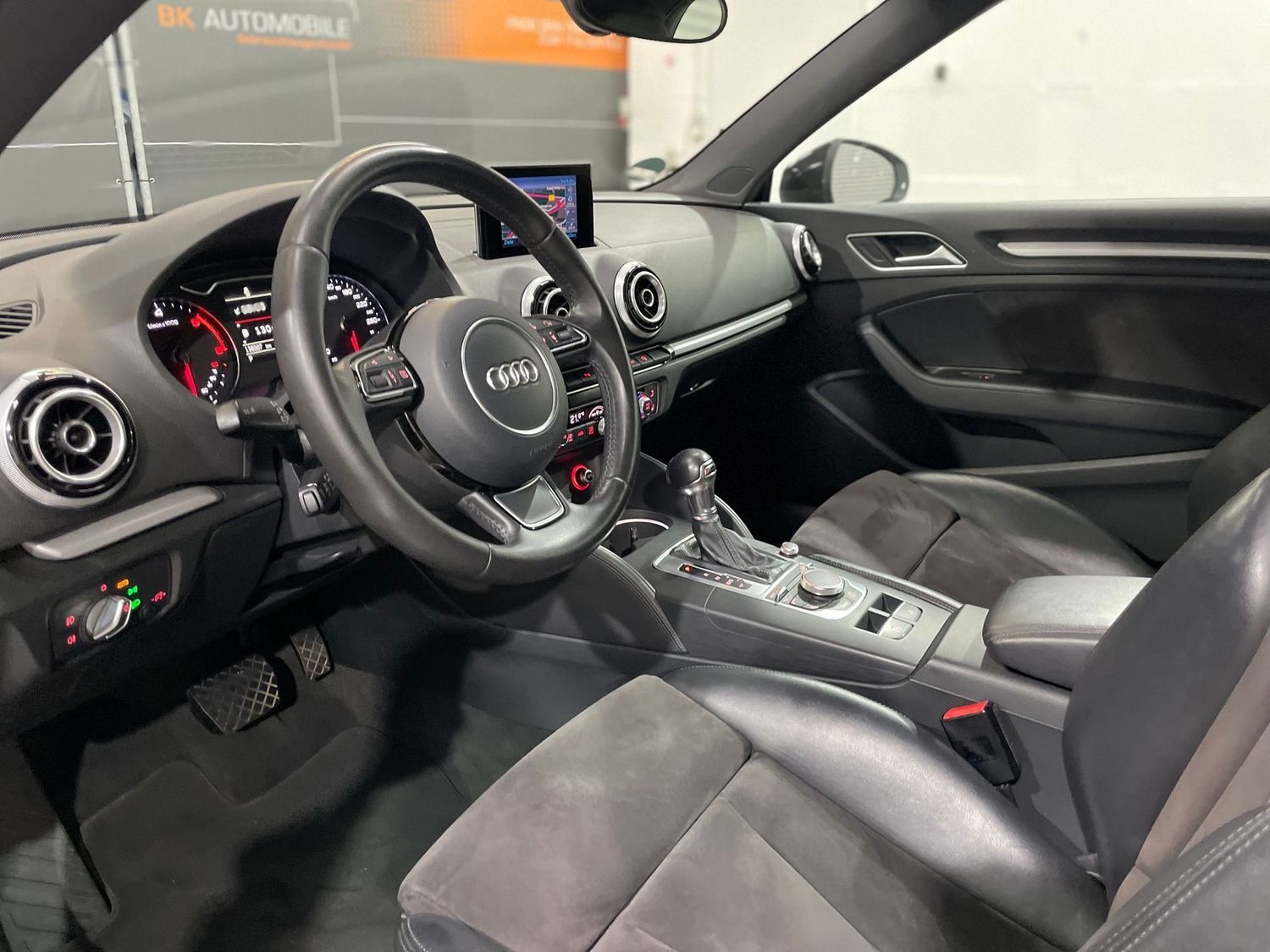 Fahrzeugabbildung Audi A3 S-Line ambition#19Zoll#Bi-Xenon#Tempo#SHZ#PDC