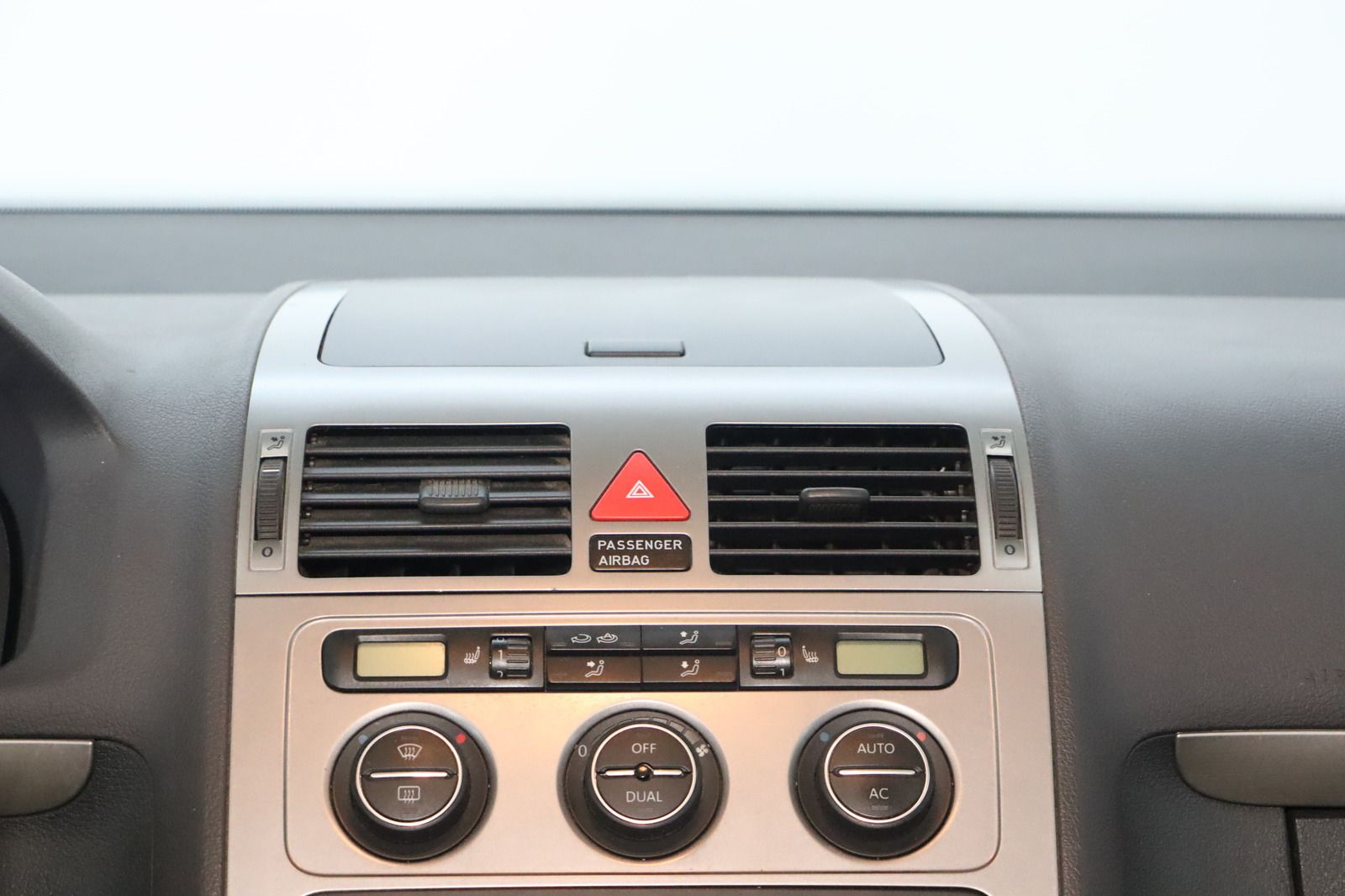 Fahrzeugabbildung Volkswagen Touran 1.4 TSI DSG 7- Sitzer * HU/AU 05.27