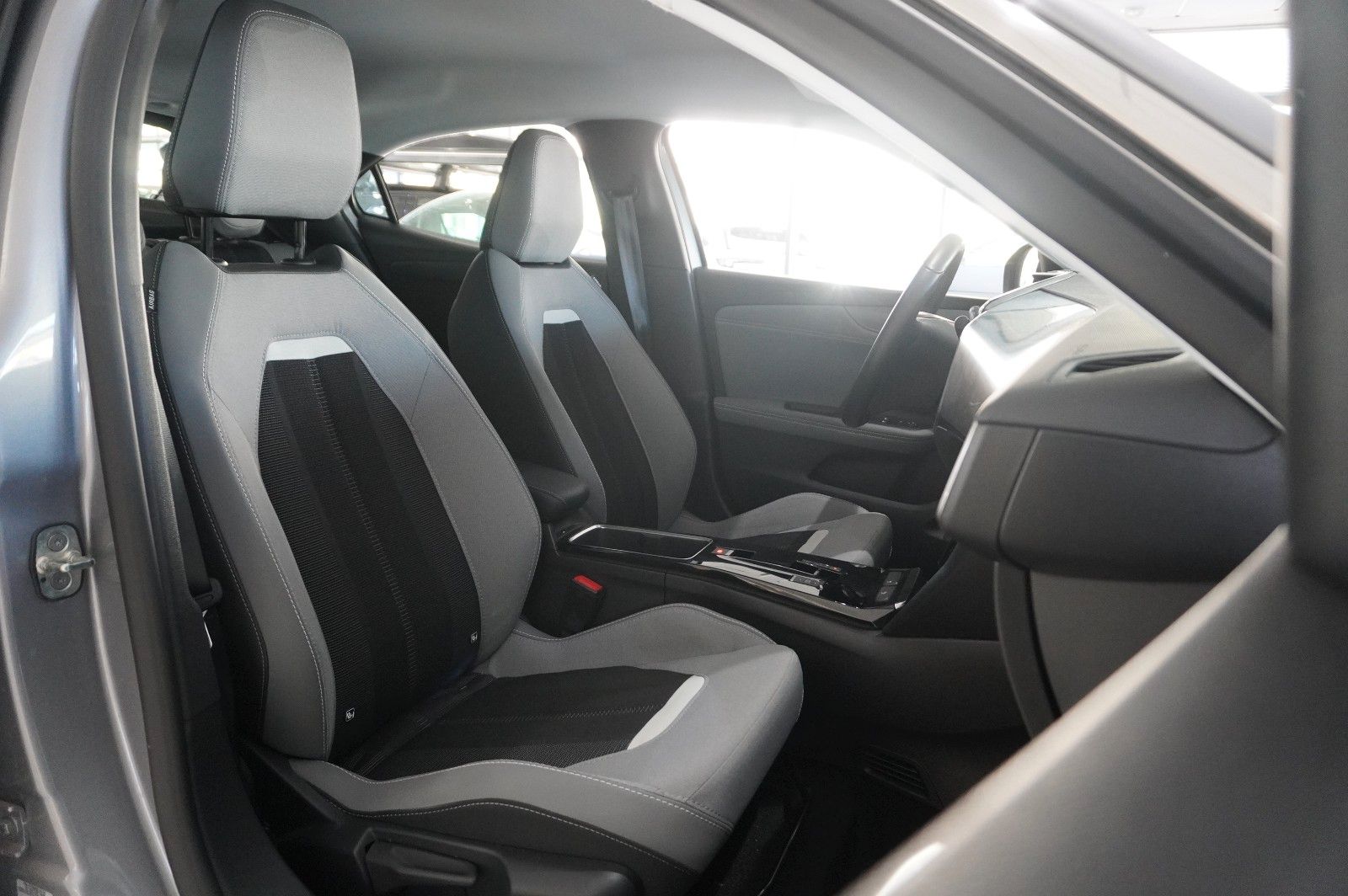 Fahrzeugabbildung Opel Mokka-e ELEGANCE 3-PHASIG NAVI/LED/VIRTU/SHZ/DAB