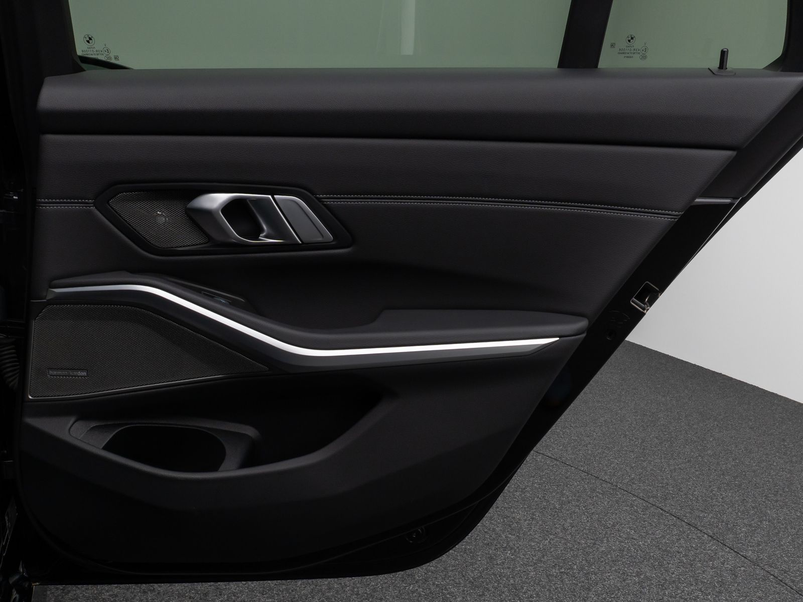 Fahrzeugabbildung BMW 320e Kamera HUD DAB H/K AHK Stop&Go Sport LED