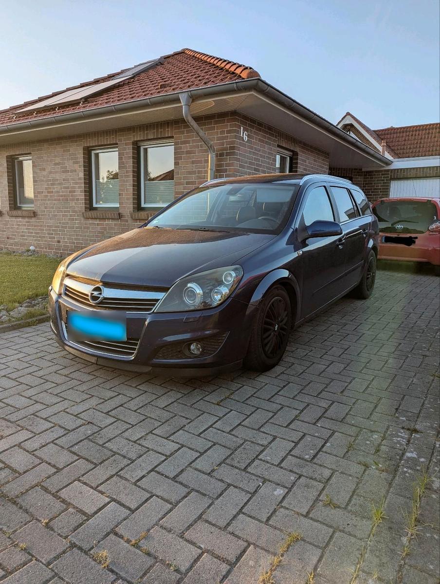 Opel Astra 2008 — вигляд ззаду