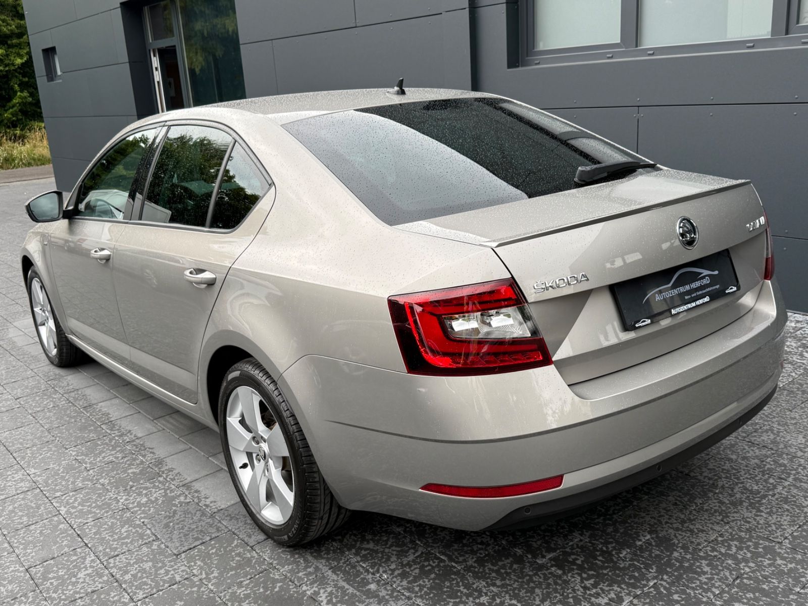 Skoda Octavia Lim. 1.8 TSI Clever NAVI DSG LED 1 HAND foto 4