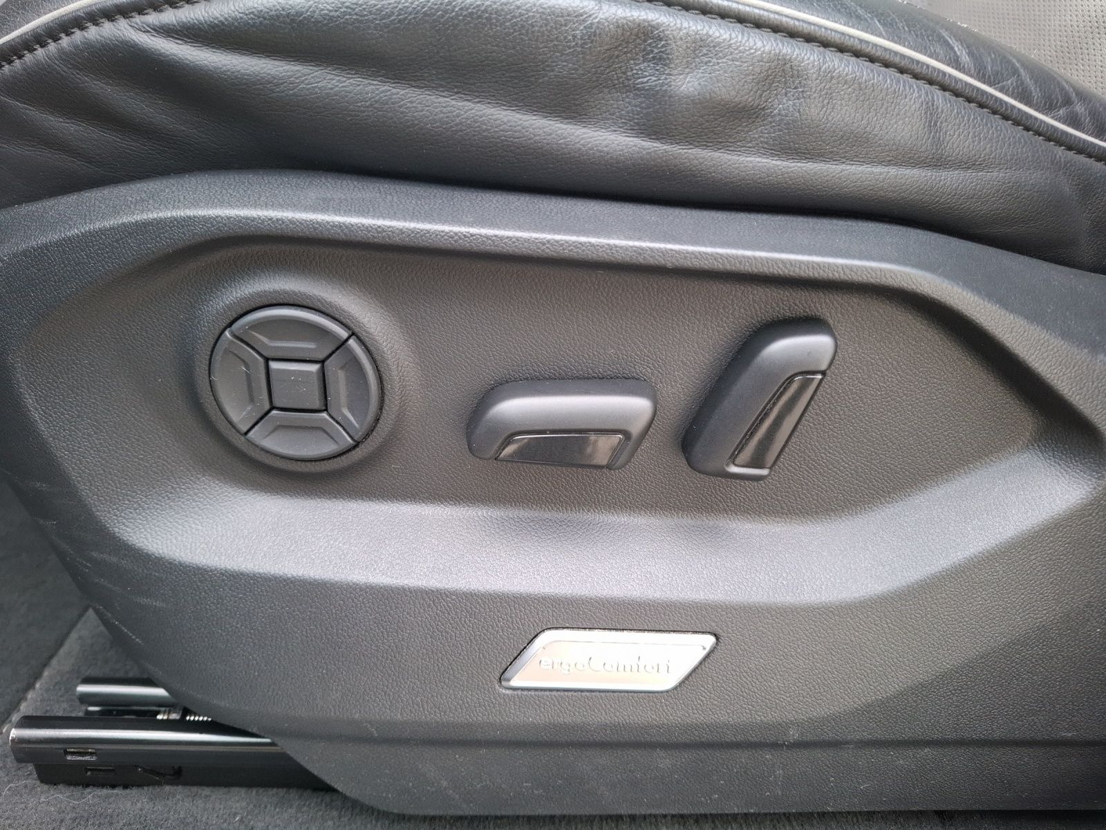 Fahrzeugabbildung Volkswagen Touareg R-Line TDI 4M IQ.Light ACC AHK STH PANO