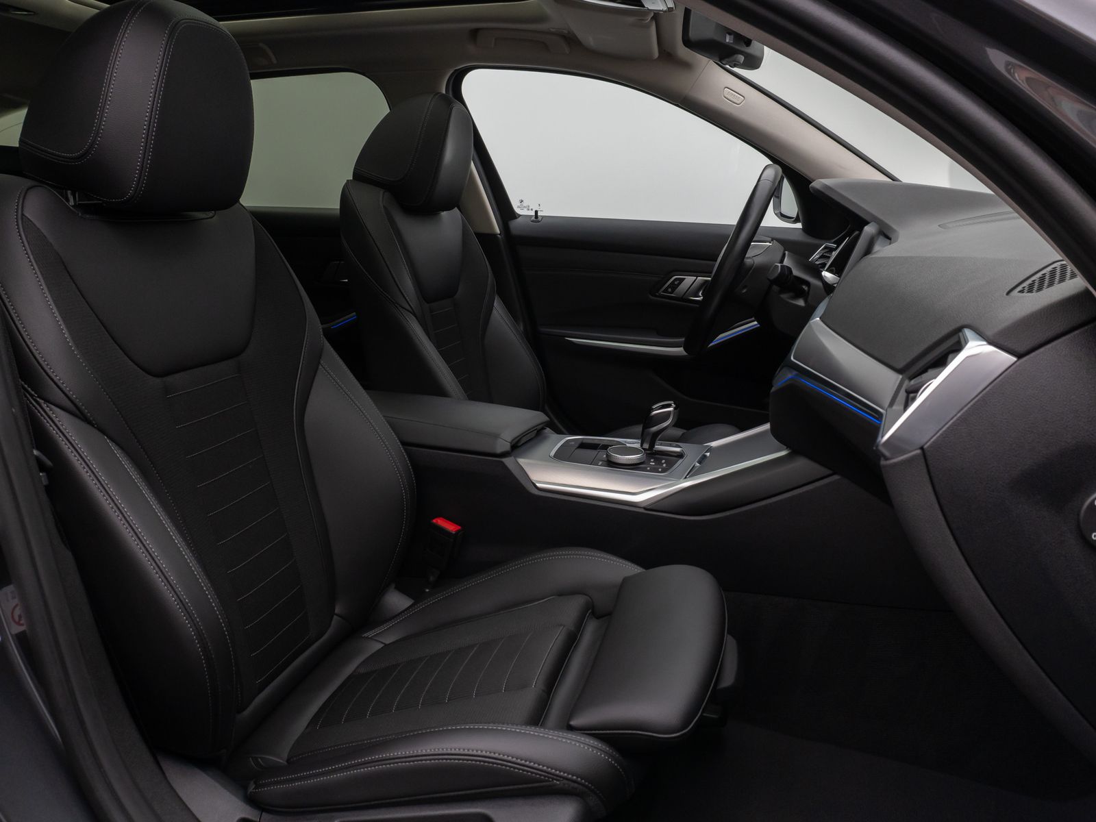 Fahrzeugabbildung BMW 320d SportLine Panorama Kamera DAB Komfort Alarm