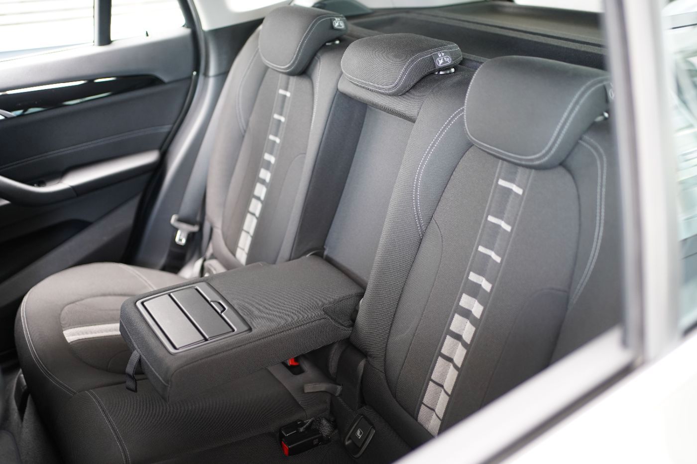 Fahrzeugabbildung BMW X1 18i Advantage +Sportsitze+LED+Parkassistent+