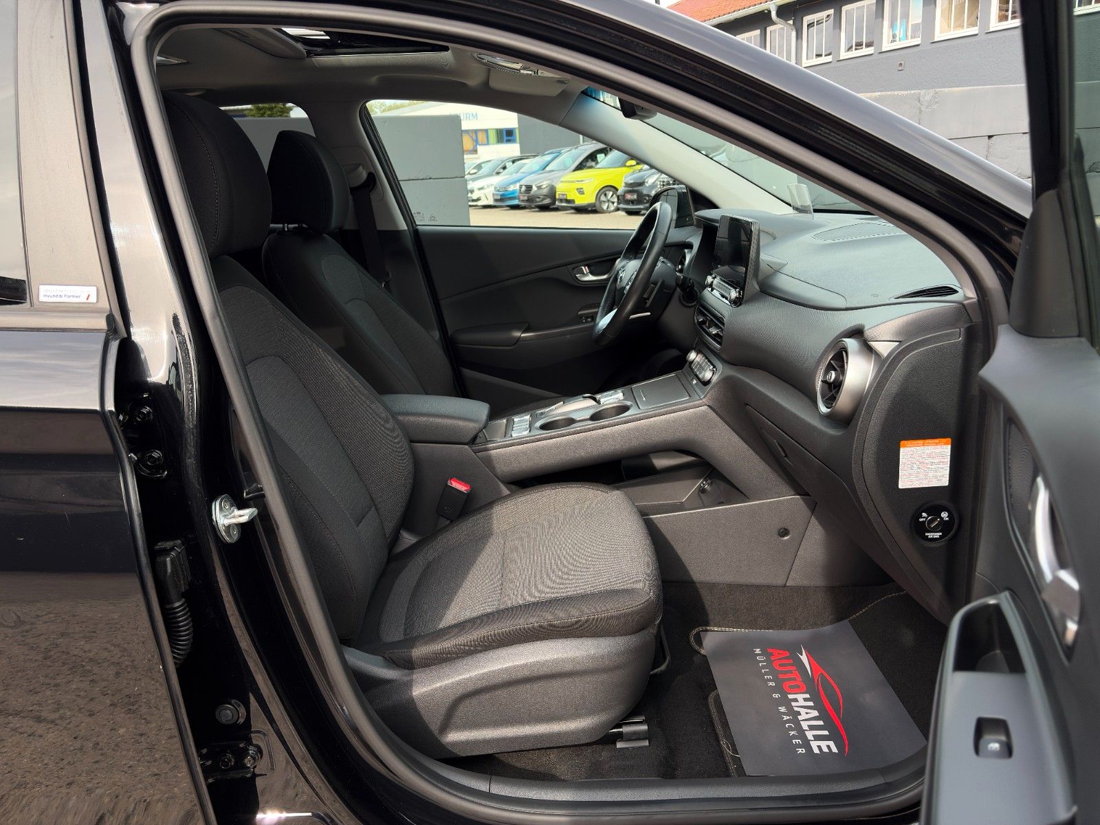 Fahrzeugabbildung Hyundai Kona E Trend 2WD Kamera Schiebedach ACC HuD LHZ