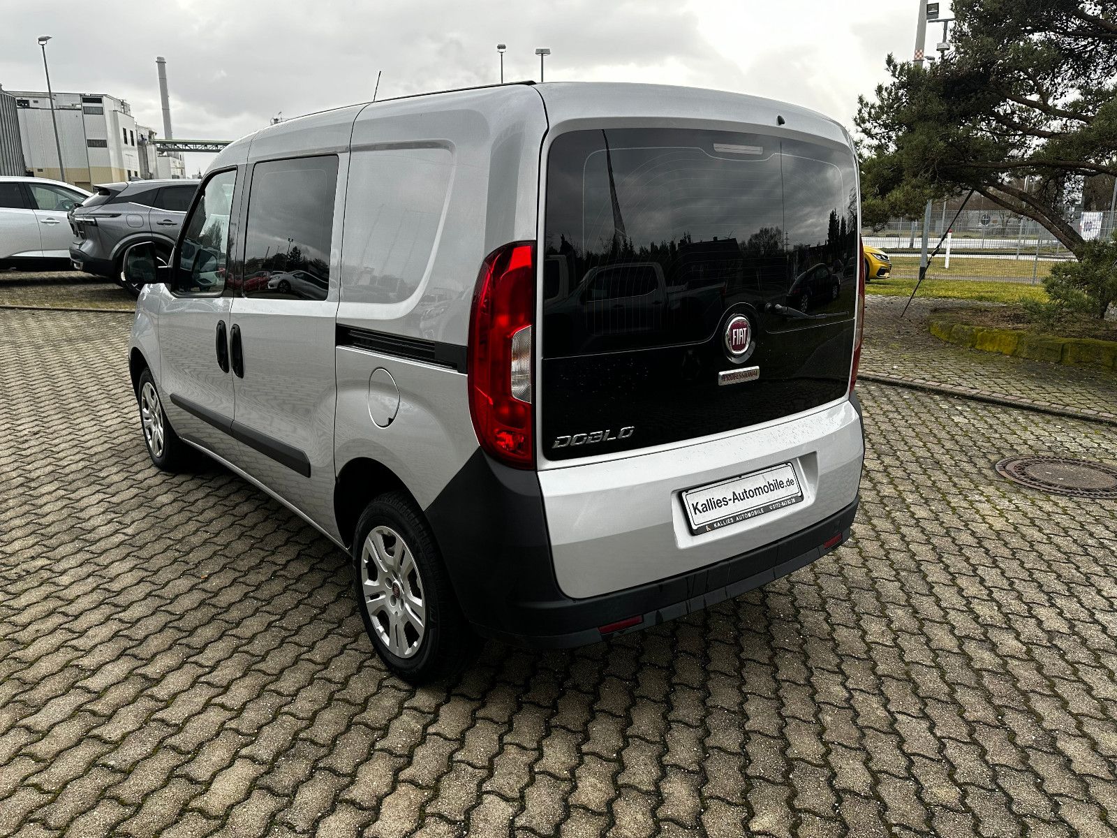 Fahrzeugabbildung Fiat Doblo Doblò Basis Kasten L1H1 verglast