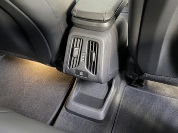 2026 BMW IX1 缩略图 26