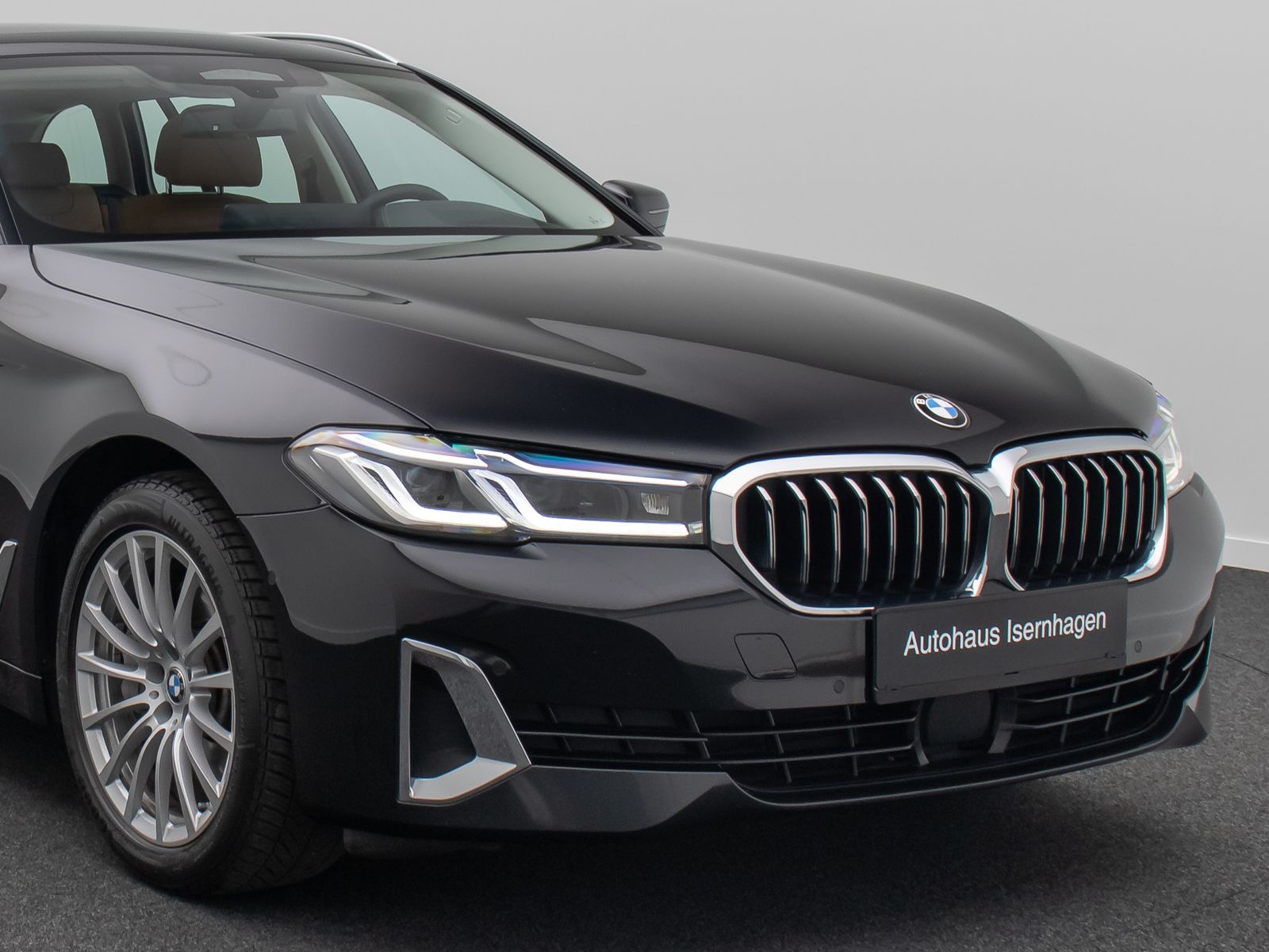 Fahrzeugabbildung BMW 540d xD Luxury Line Panorama HUD HIFi DAB DisKey