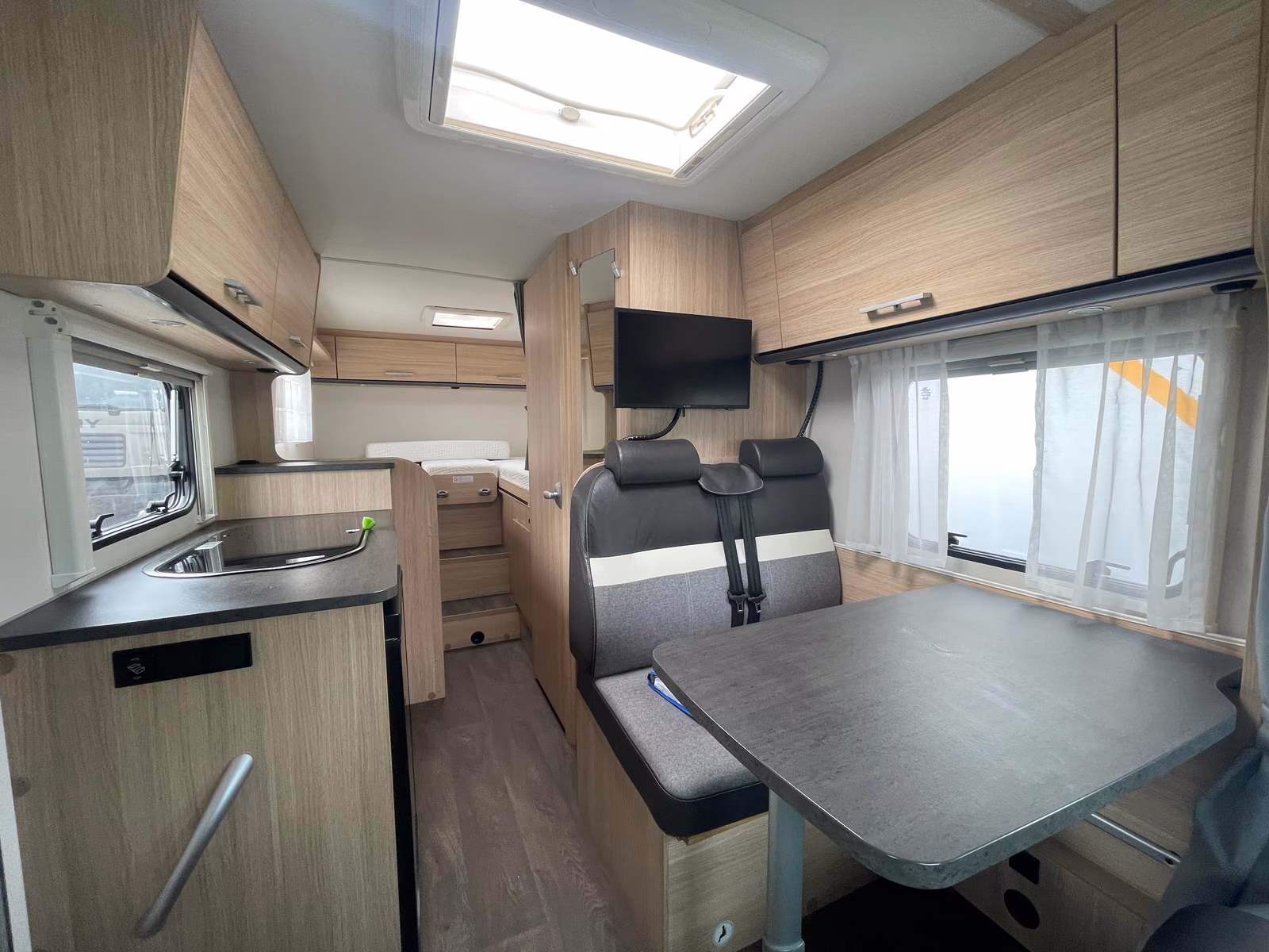 Sunlight V 66 VANS | Einzelbetten,TV+SAT,Markise