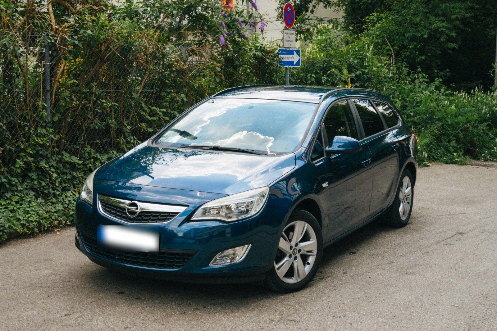 Opel Astra, 2011