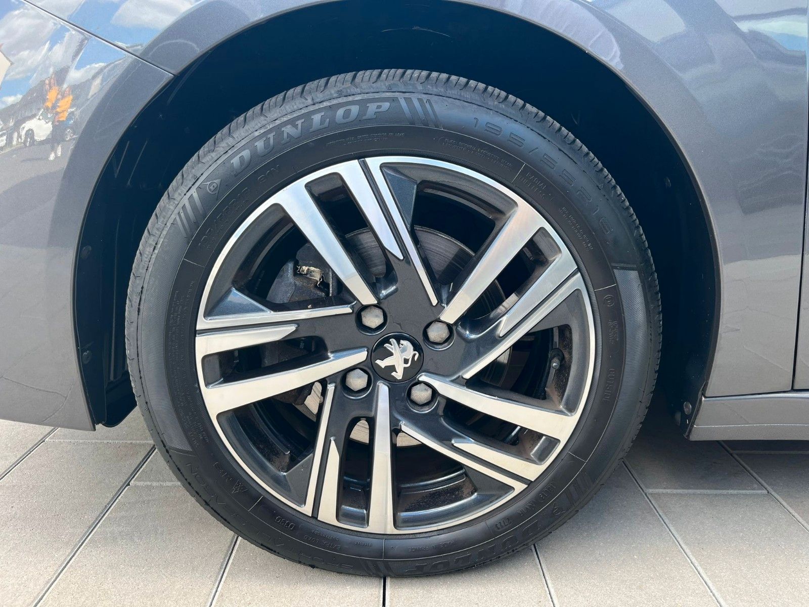 Fahrzeugabbildung Peugeot 208 Allure Pack