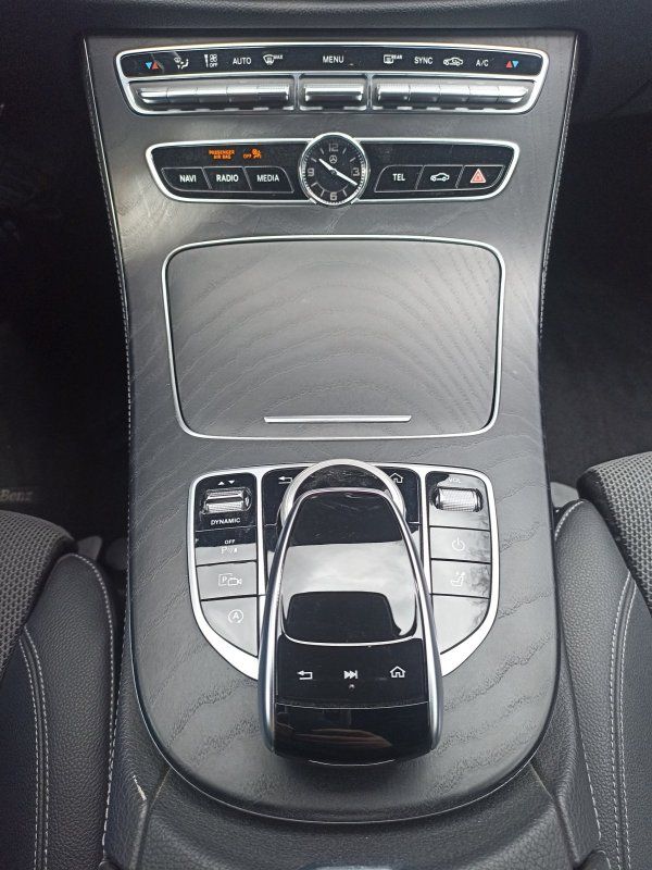 Fahrzeugabbildung Mercedes-Benz E 220 T d Avantgarde Sport-Style-Paket  +ASSIST.