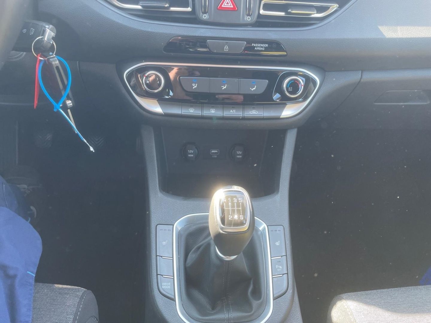 Fahrzeugabbildung Hyundai i30 1.0T Select Mild-Hybrid (48V) Allwetterreife