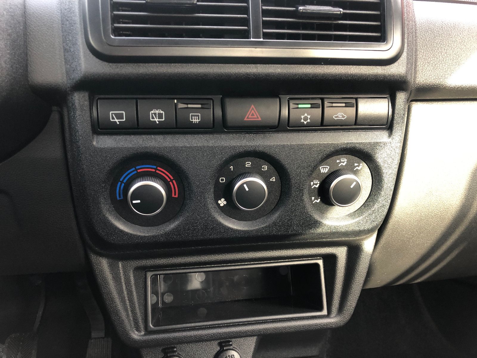 Fahrzeugabbildung Lada Niva "PREMIUM PLUS" KLIMA/ SITZHEIZUNG AET-2025!