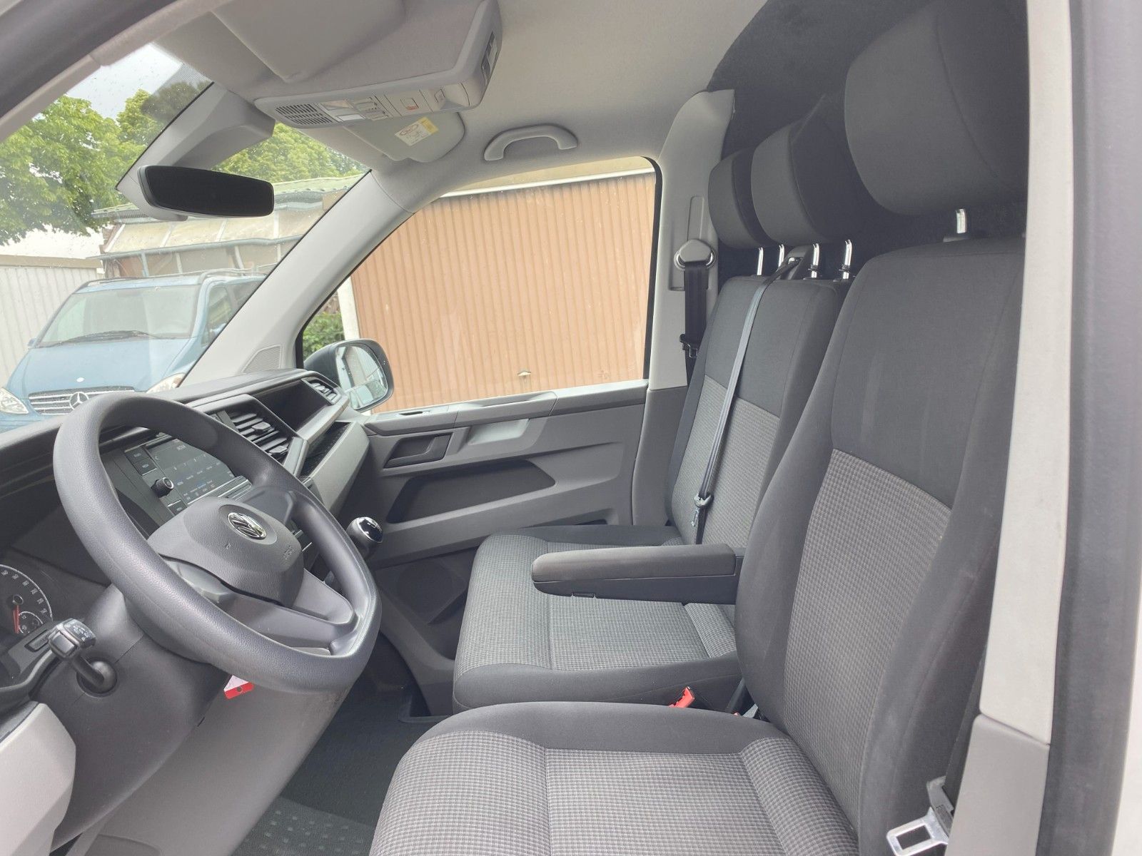 Fahrzeugabbildung Volkswagen T6.1 Transporter Kasten lang ,AHK,SHZ,SHg