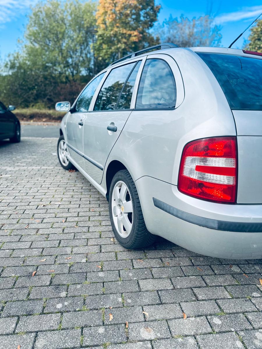 Skoda Fabia 2004 — engine 1.390 cm³, 75 HP (55kW)