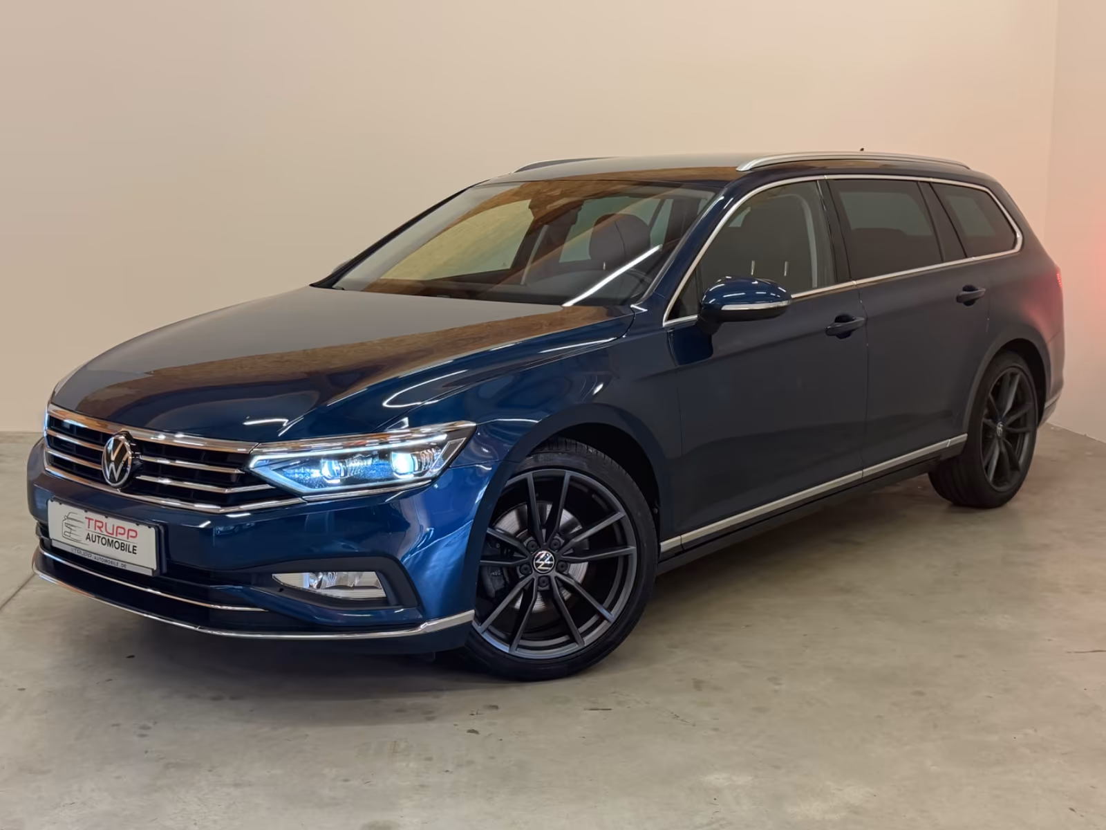 Volkswagen Passat 2.0TDI/MATRIX/STANDH/AHK/HARMAN/360°/SHZ