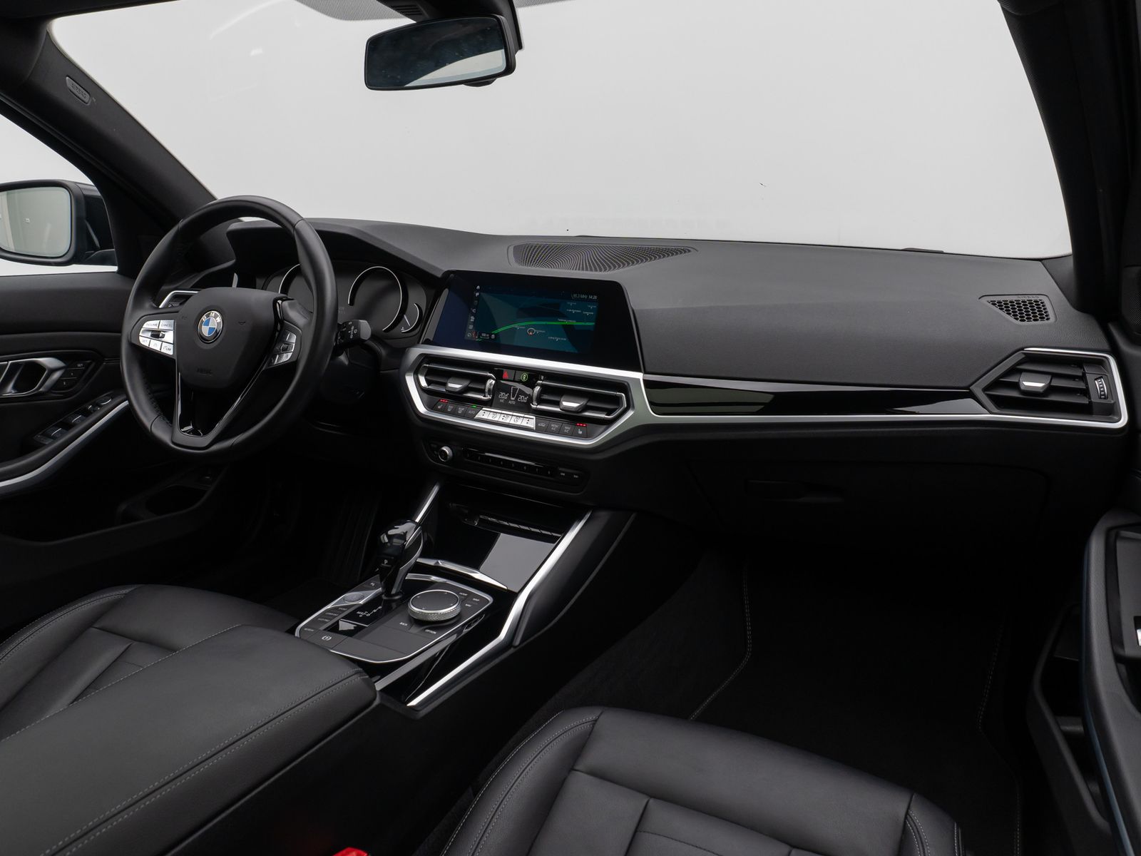 Fahrzeugabbildung BMW 320d Panorama HiFi PDC LED Geschwindigkeitsreg