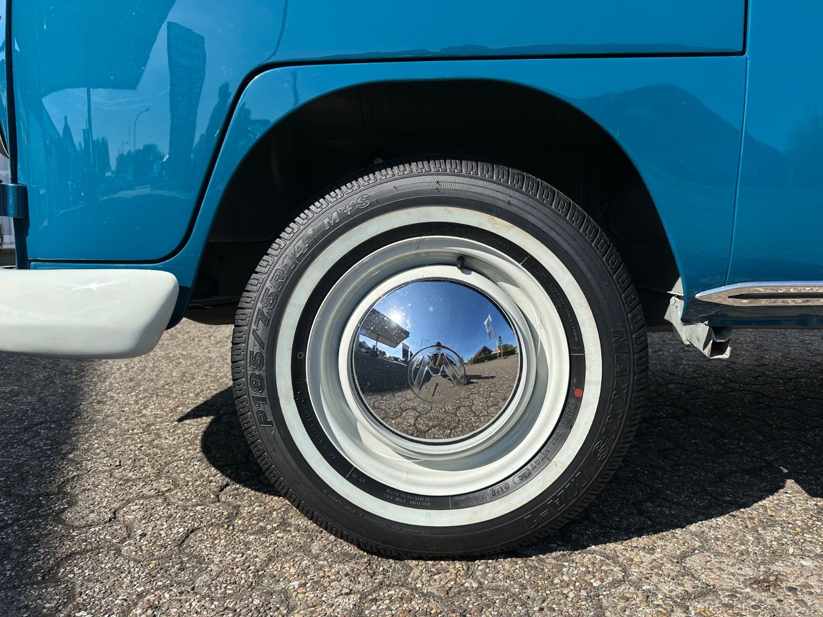 Fahrzeugabbildung Volkswagen T1 Bus 13-Fenster-Ausführung  Modelljahr 1966
