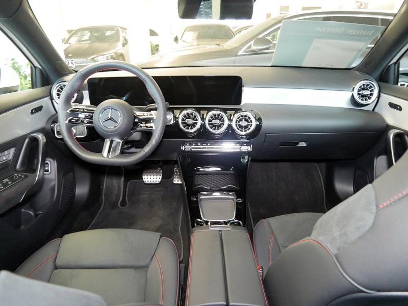 Mercedes-Benz A 250 e , AMG 360 DISTR KAMERA PANO SPUR STANDH