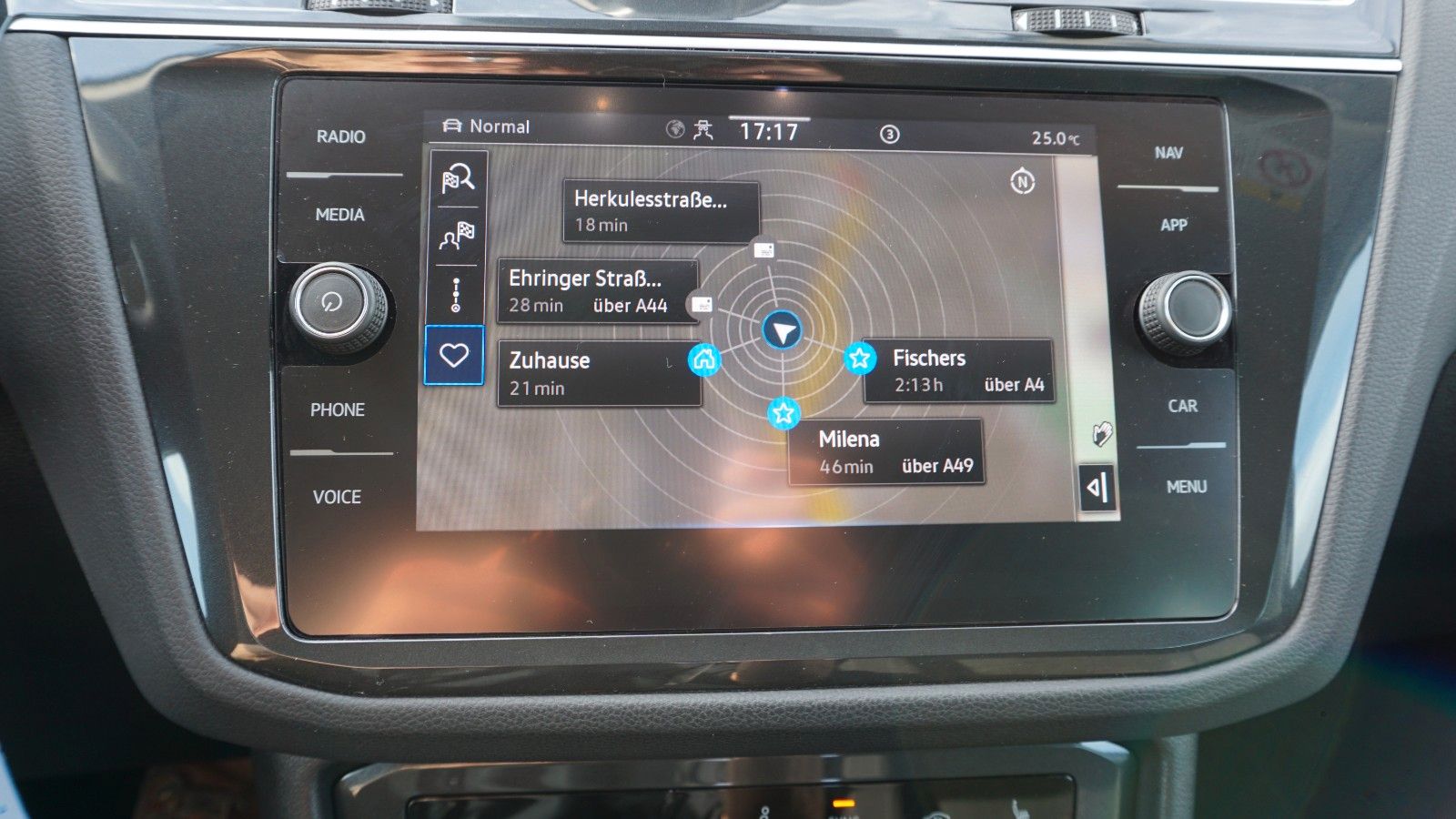 Fahrzeugabbildung Volkswagen Tiguan Elegance 4M, Kamera, Navi, AHK, IQ.Light