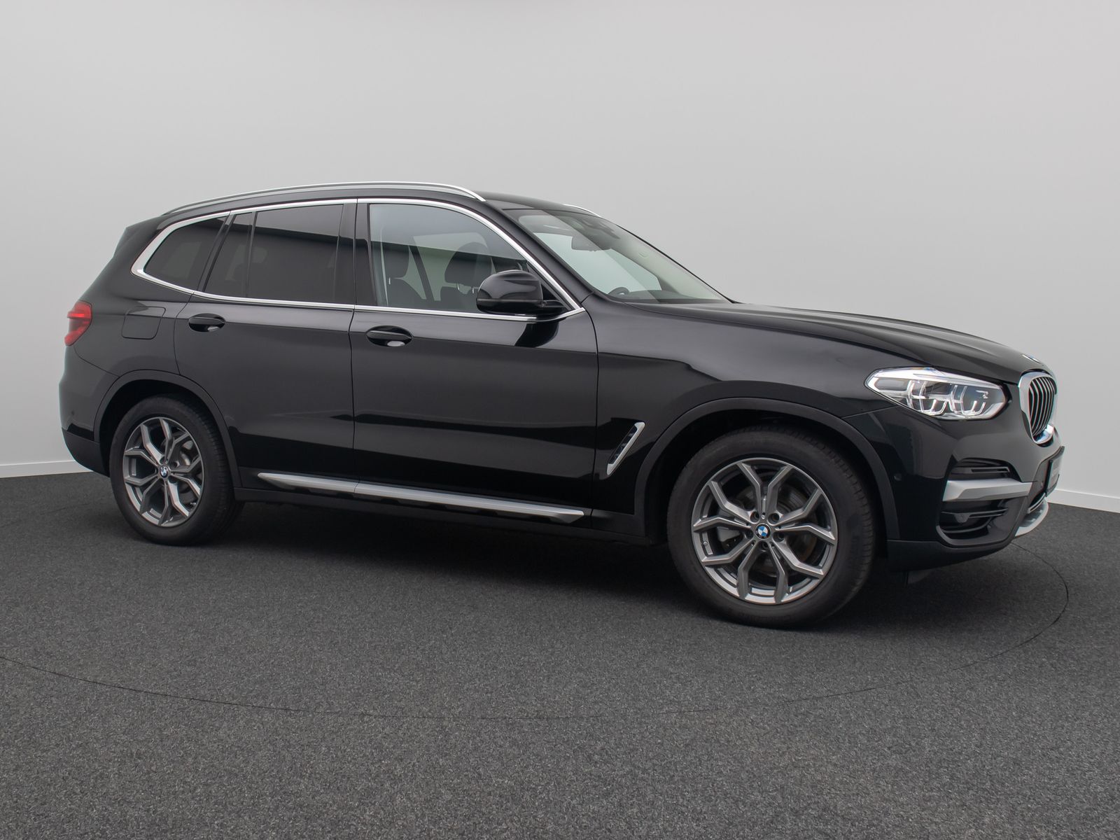 Fahrzeugabbildung BMW X3 xD20d xLine Kamera HUD DAB Alarm Komfort 19"