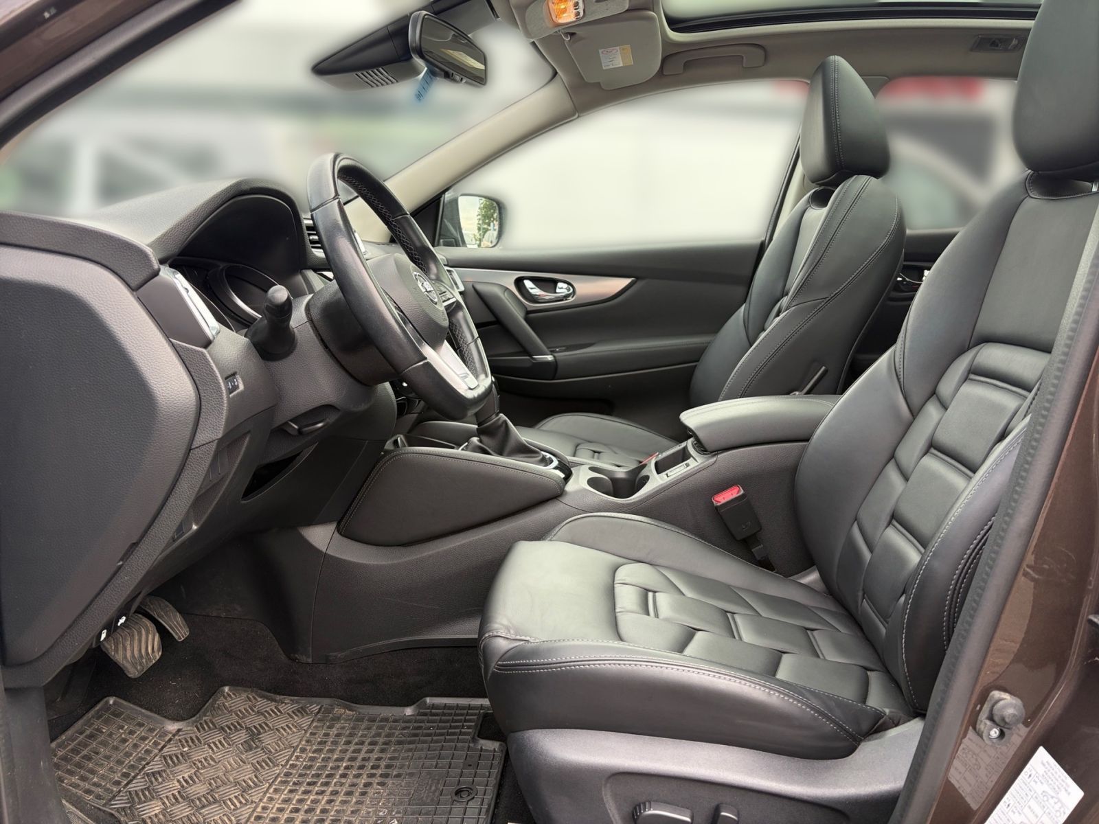 Fahrzeugabbildung Nissan Qashqai 1.3 DIG-T Akari*Navi*Pano*360°Kamera*