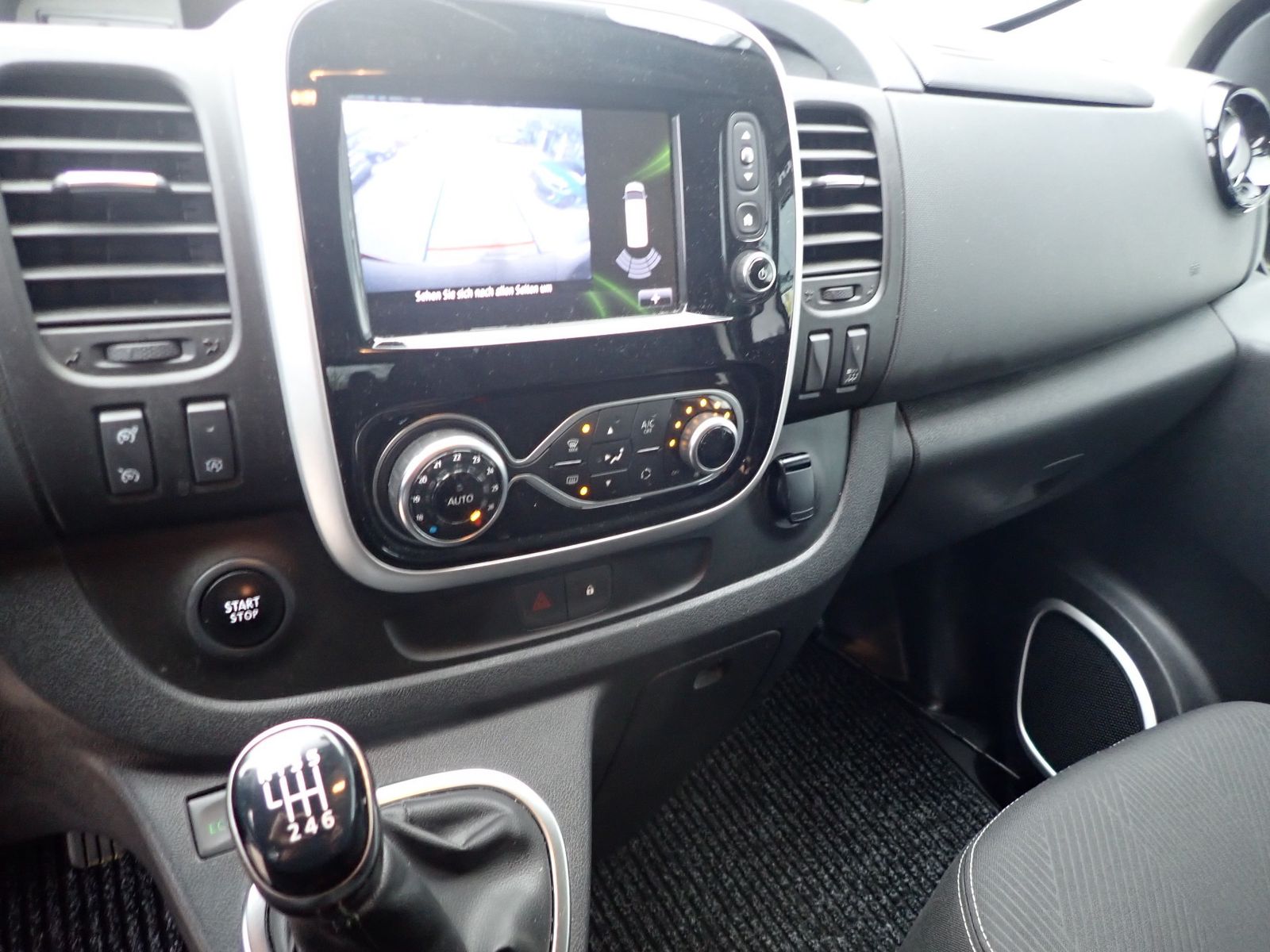 Fahrzeugabbildung Renault Trafic Combi L1H1 SpaceClass ENERGY dCi 145