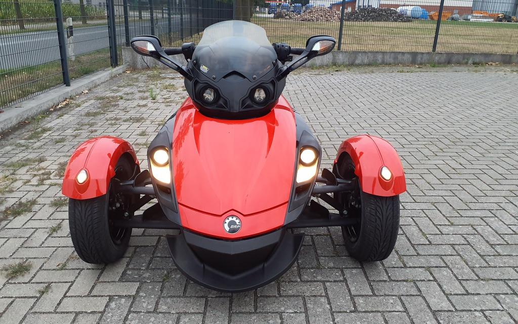 Can-Am Spyder 2012 — interior