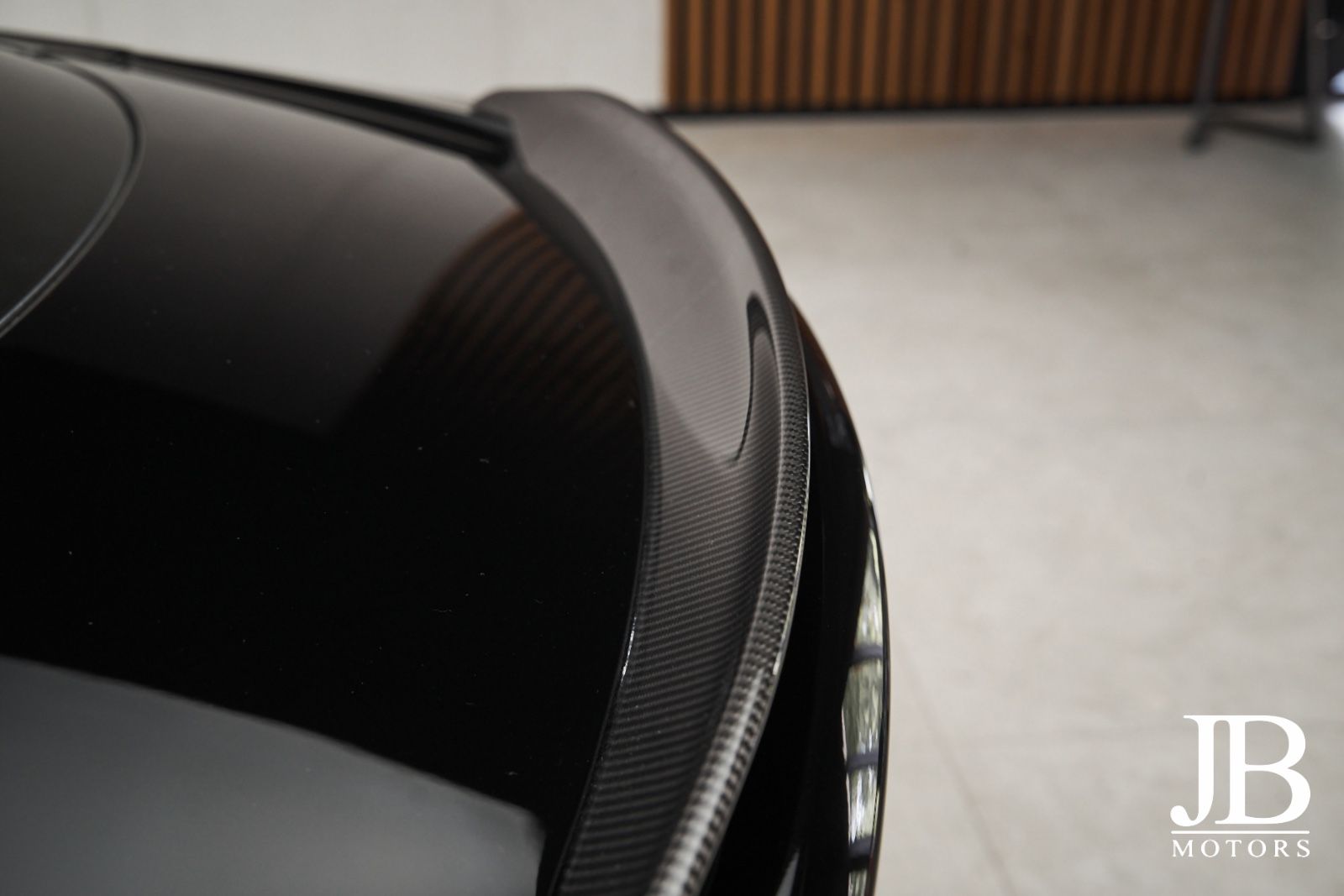 Fahrzeugabbildung Aston Martin DBS V12 770 Ultimate Carbon Performance Seats