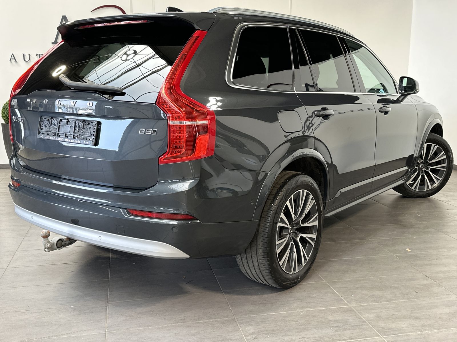 Fahrzeugabbildung Volvo XC90 B5 AWD Momentum Pro NAV+LED+VC+PANO+AHK+H&K