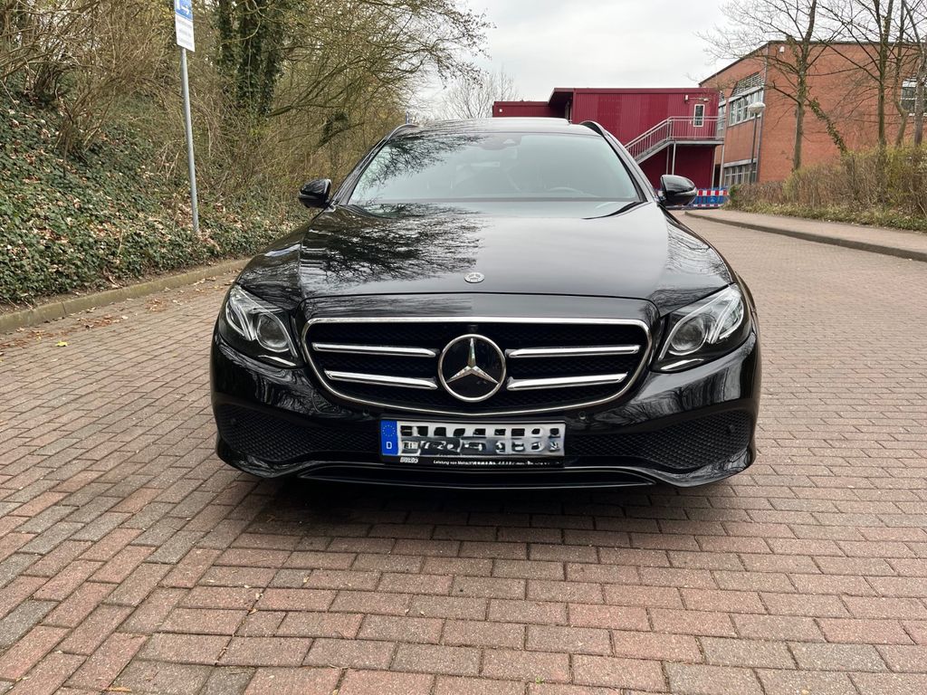 Image of Mercedes-Benz E 300