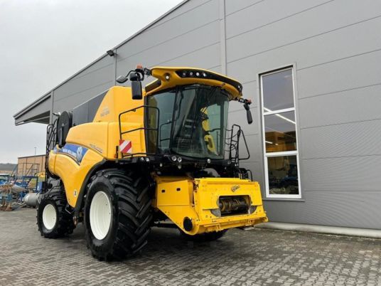 New Holland CR 8.80