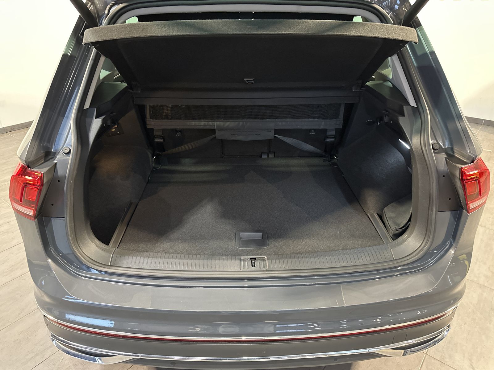 Fahrzeugabbildung Volkswagen Tiguan 2.0 TDI 4M DSG Sport NAV+LED+AHK+VCOCK+PP